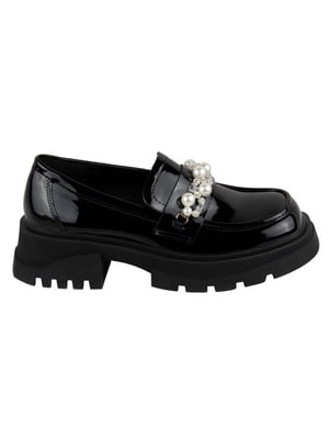 Чорна лаковані туфлі-лофери з декоративною фурнітурою | 6759942