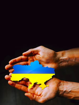 Репродукція на холсті "Україна в долонях" (30 х 20 см) | 6748687