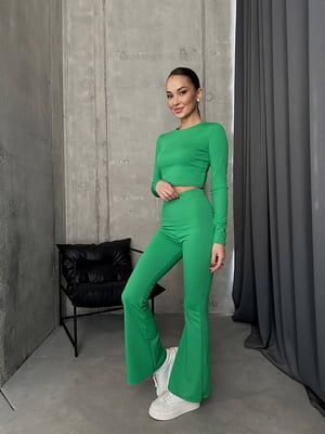 Зелений костюм: лонгслів та розкльошені штани | 6763965