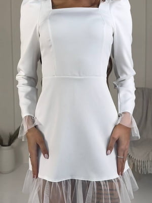 Сукня А-силуету молочного кольору з елегантним декольте | 6764068