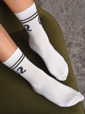 Шкарпетки спортивні білого кольору з принтом | 6769222