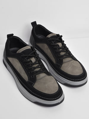 Кросівки чорно-сірого кольору на шнурівці | 6769526
