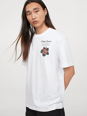 Белая футболка с принтом (уценка) | 6774695
