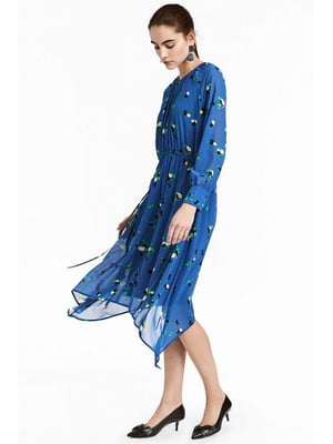 Синее принтованное платье с ассиметричным подолом | 6774717
