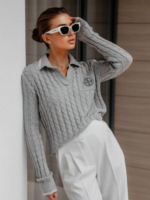 Пуловер-поло сірого кольору з білим кантом | 6775165