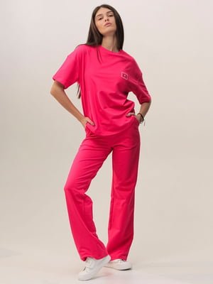 Трикотажный розовый костюм: футболка и брюки | 6778003