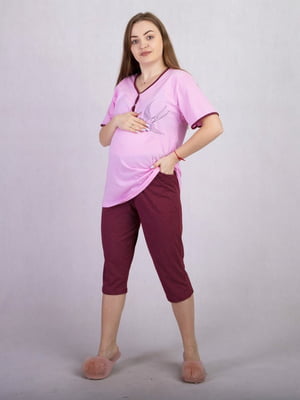 Бавовняна піжама для вагітних: рожева футболка і бордові бриджі | 6780662