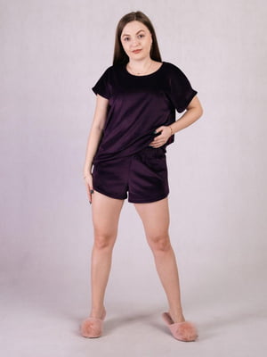 Велюрова фіолетова піжама: футболка і шорти | 6780857