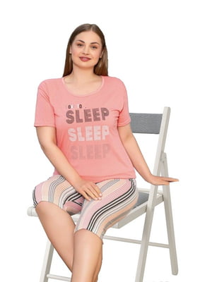 Піжама: рожева футболка з принтом та капрі в смужку | 6781783