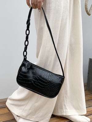 Чорна сумка-багет на ремінці з пластиковим ланцюжком | 6783172