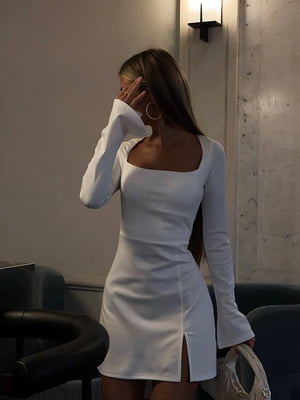 Елеганта біла сукня з вирізом-каре | 6789063