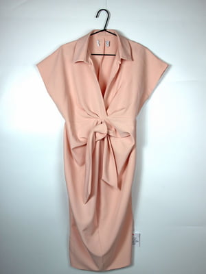 Приталена рожева сукня з декоративним вузлом | 6790039