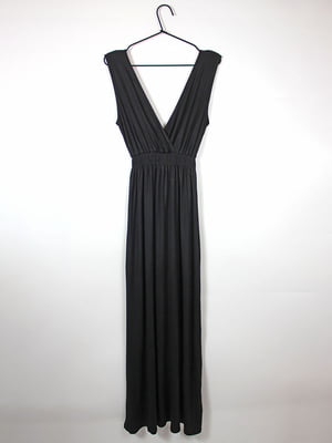 Чорна сукня з глибоким V-подібним вирізом | 6791055