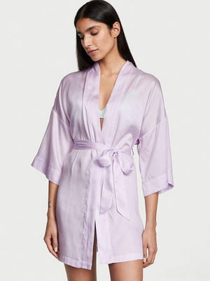Атласний короткий халат Short Robe бузкового кольору | 6795966
