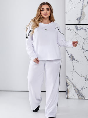 Білий костюм з лампасами: світшот та штани вільного крою | 6796582