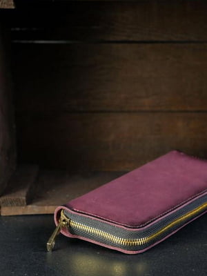 Кожаный кошелек-клатч фиолетового цвета на круговой молнии | 6798541