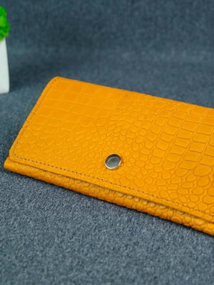 Шкіряний гаманець "Флай" кольору янтар з анімалістичним тисненням | 6798886