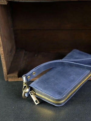 Синий кожаный кошелек-клатч на круговой молнии с ремешком | 6799018