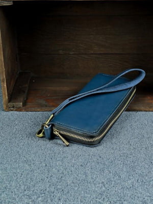 Шкіряний синій гаманець-клатч на круговій блискавці з ремінцем | 6799023