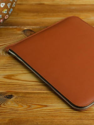 Шкіряний чохол кольору коньяк для MacBook на блискавці з повстю | 6797280