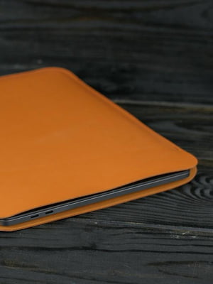 Шкіряний чохол янтарного кольору для MacBook | 6798387
