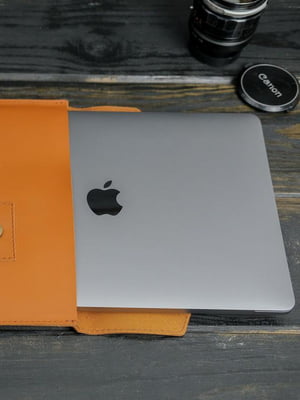 Кожаный чехол янтарного цвета для MacBook | 6798612