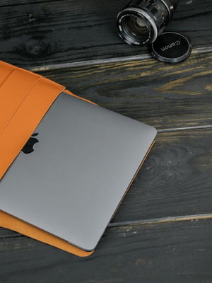 Шкіряний чохол янтарного кольору для MacBook | 6798620