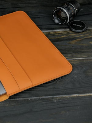 Кожаный чехол янтарного цвета для MacBook | 6798627