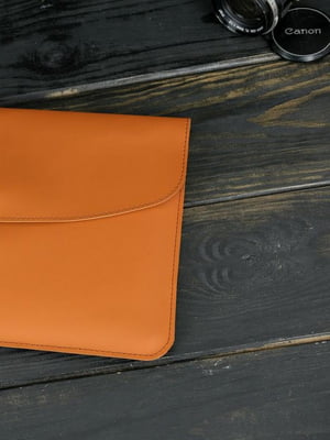 Кожаный чехол янтарного цвета для MacBook | 6798997