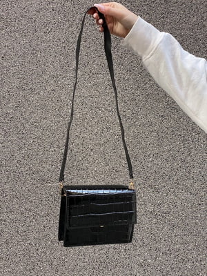 Чорна лакована сумка крос-боді під рептилію | 6803548