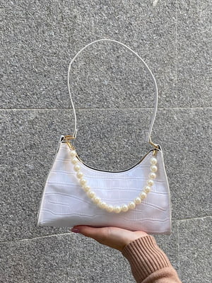 Біла маленька сумка-багет з перлинами | 6803615