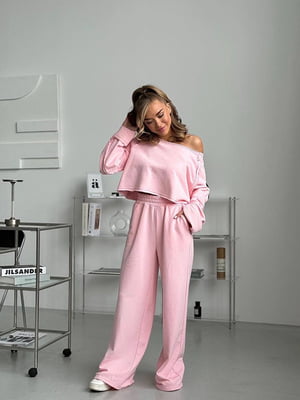 Рожевий костюм-двійка: укорочений світшот та вільні штани | 6803943