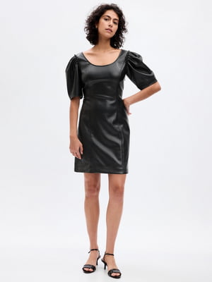 Коротка чорна сукня з об'ємними рукавами на плечах | 6804963