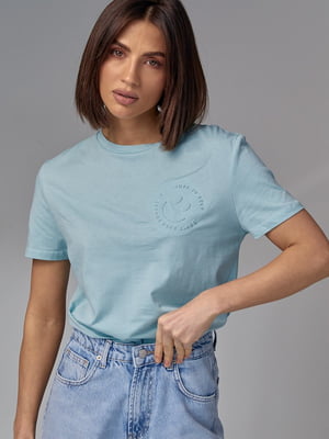 Бавовняна футболка бірюзового кольору з опуклим принтом смайлу | 6806037