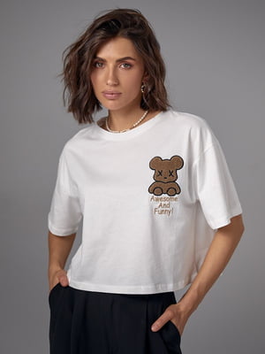 Укорочена молочна футболка з ведмедиком та написом Awesome and Funny | 6806149