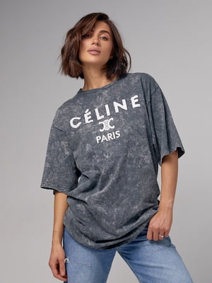 Подовжена темно-сіра футболка у техніці тай-дай з написом Celine Paris | 6806195