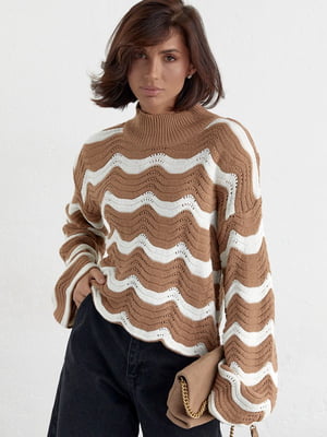 Ажурний светр кавового кольору з хвилястим візерунком  | 6806302