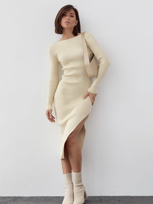 Силуетна сукня в рубчик з розрізом кремова | 6806684