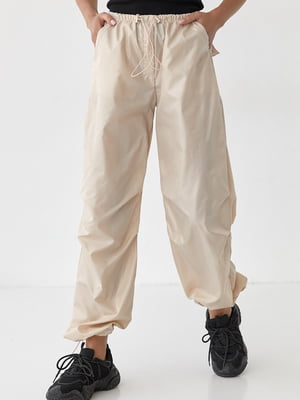 Широкі штани-карго з плащової тканини кремового кольору | 6806947