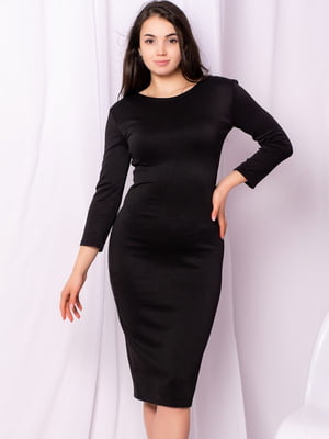 Чорна трикотажна сукня-футляр по коліно з рукавами три чверті | 6810149