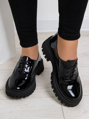 Чорні лакові туфлі зі шнурівкою | 6810724