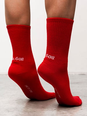 Шкарпетки червоного кольору з принтом “Лю.бов” | 6811339