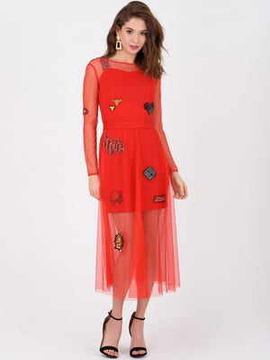 Коктейльна червона сукня дизайнерська з нашивками шевронами | 6765121
