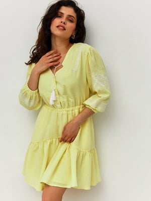 Лляна сукня жовтого кольору з вишивкою та кутасами  | 6765634