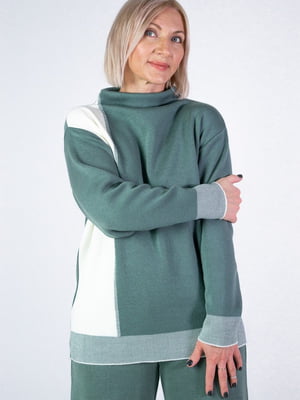 Зелений светр з білою вставкою та коміром стійкою | 6766274