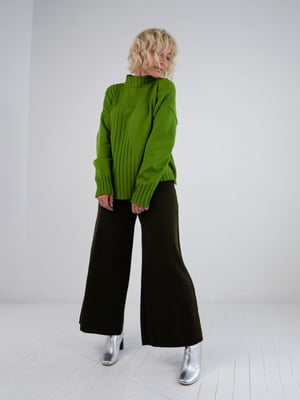 Асиметричний зелений светр з коміром-стійкою | 6766282