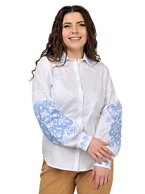 Котонова біла сорочка з блакитною вишивкою | 6812957