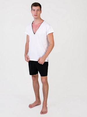 Піжама: біла футболка та чорні шорти | 6813375