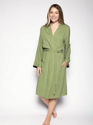 Зелений халат з текстурою тканини в ялинку | 6815582