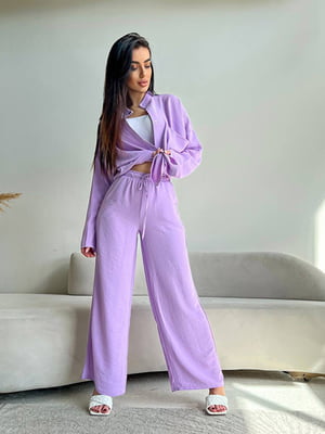 Фіолетовий костюм-двійка: сорочка та розкльошені штани | 6816485